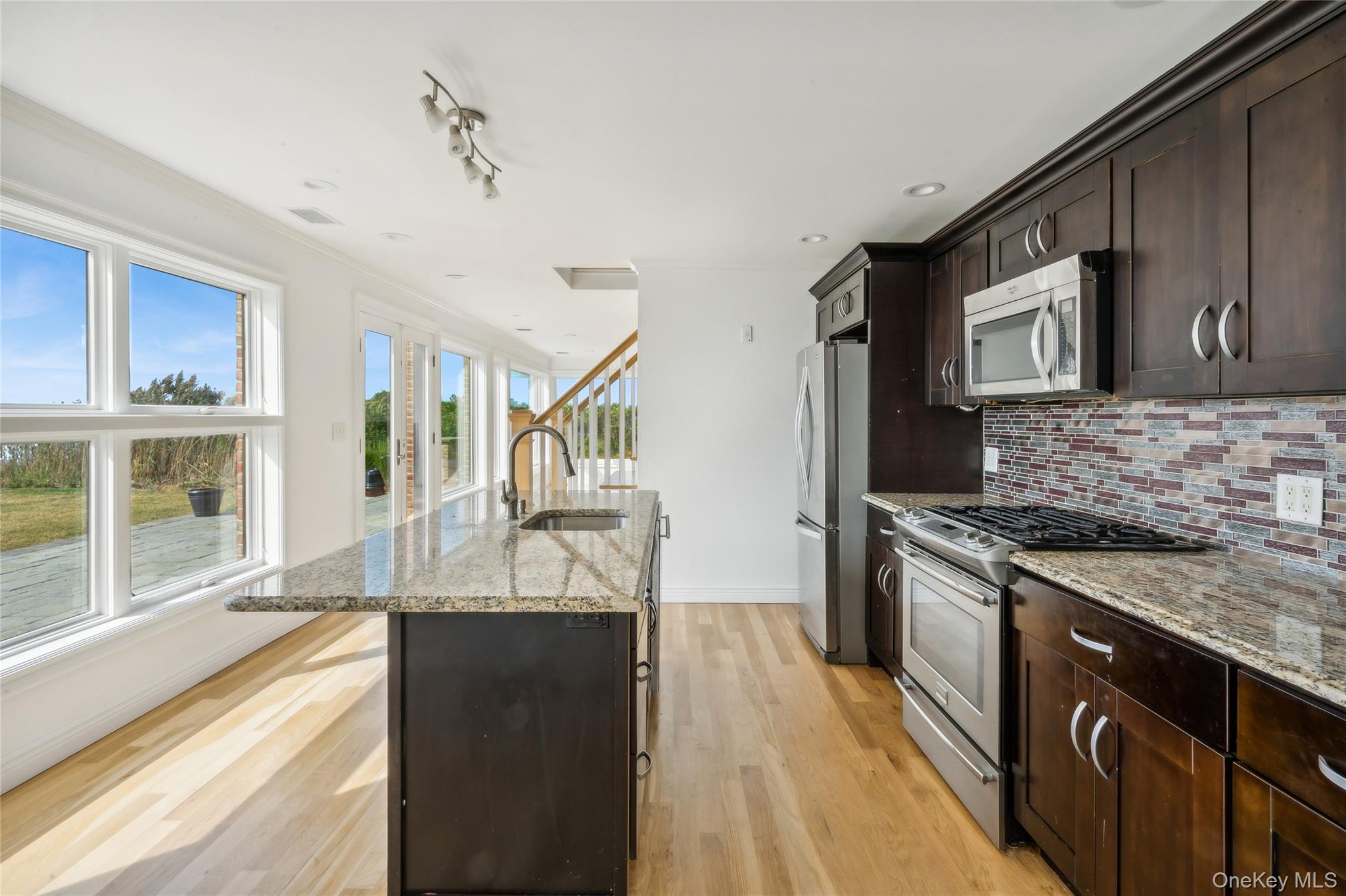 #12 photo, 42 Barracuda, सफ़ोक काउंटी East Quogue , NY 11942