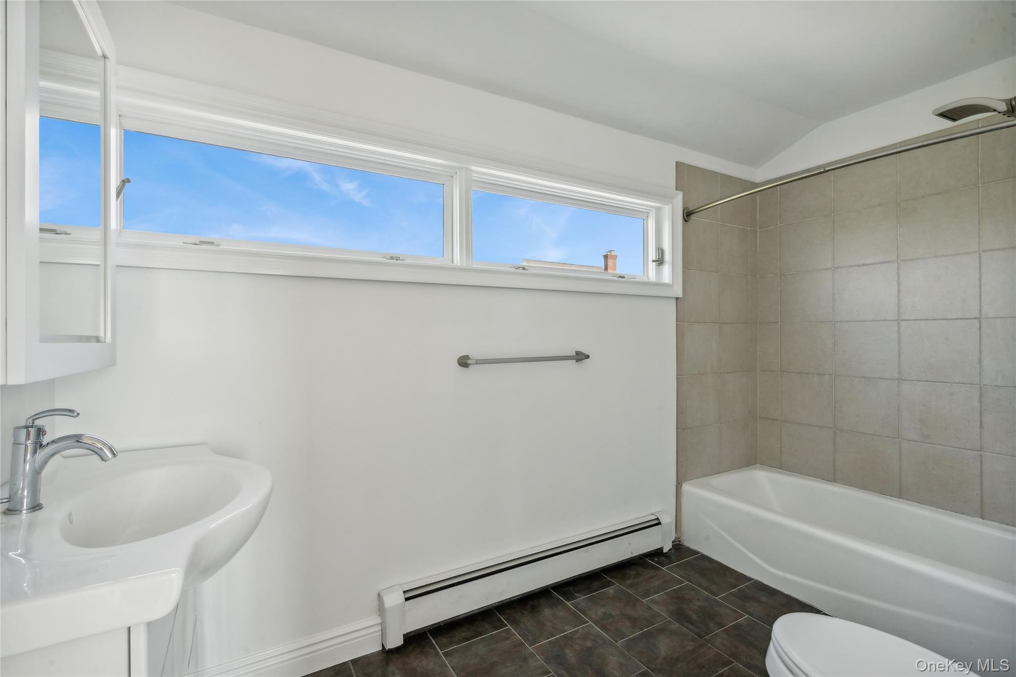 #14 photo, 42 Barracuda, सफ़ोक काउंटी East Quogue , NY 11942