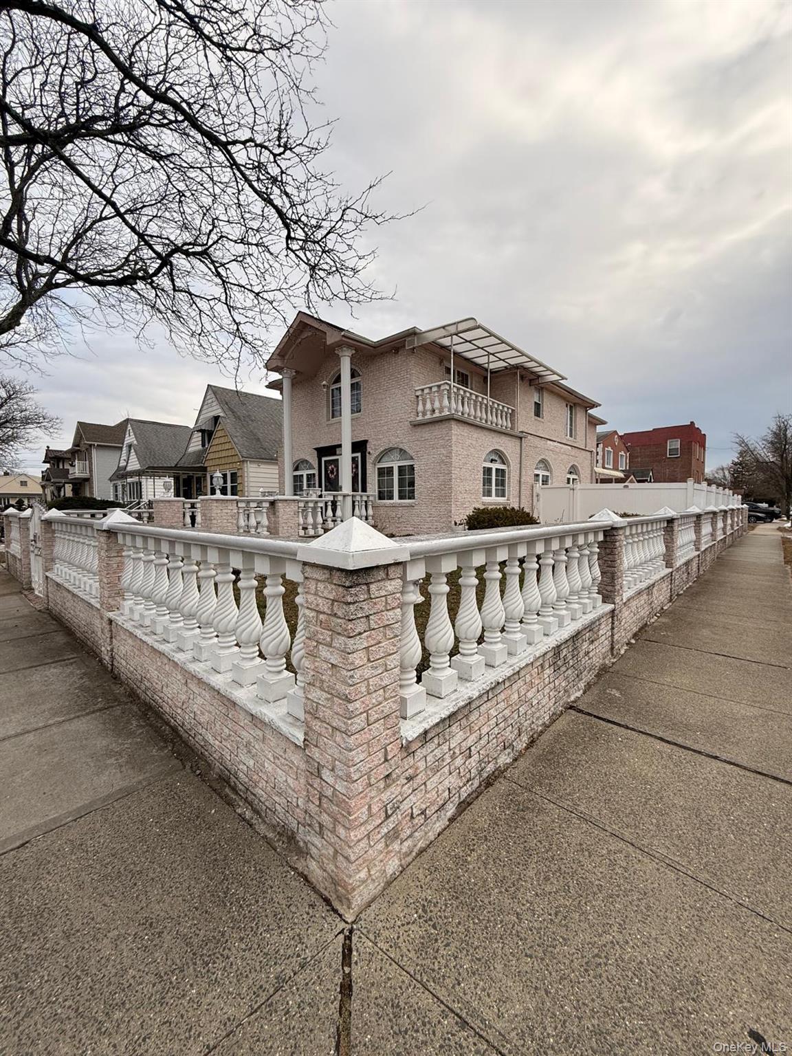 #2 photo, 26504 79th Avenue, कुईंस Floral Park , NY 11004