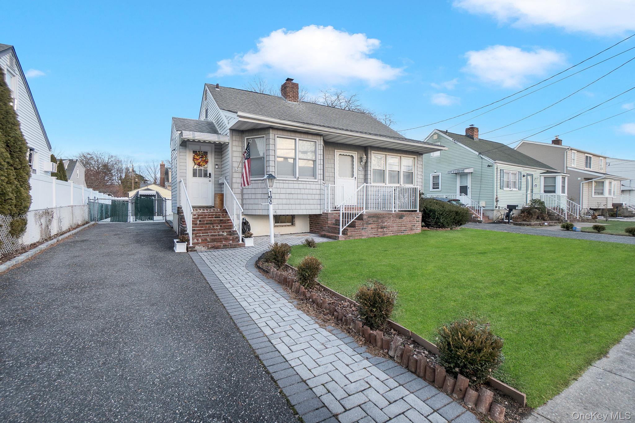 #2 photo, 18 Cambridge Avenue, Bethpage , NY 11714