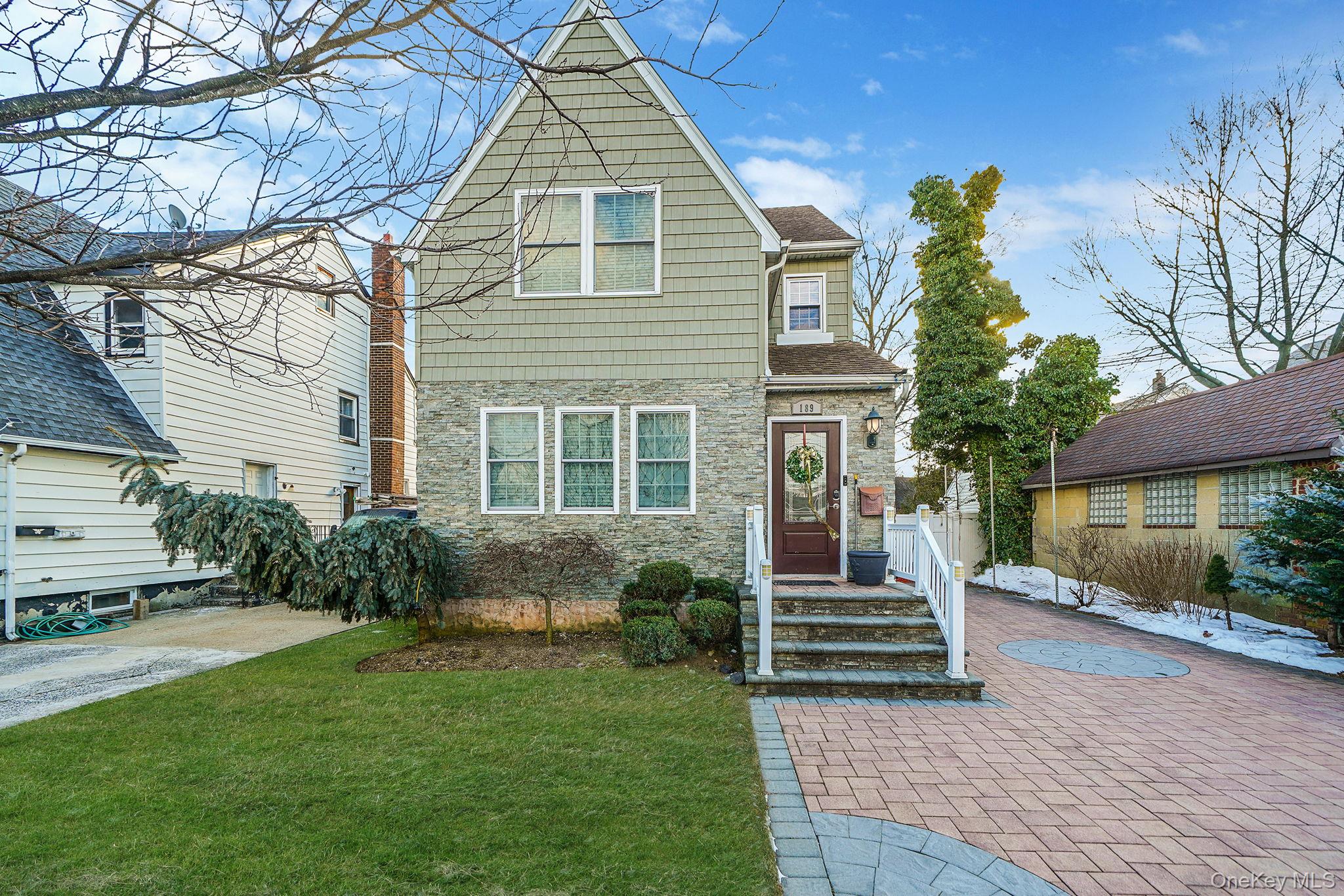 #1 photo, 189 Oak Street, West Hempstead , NY 11552