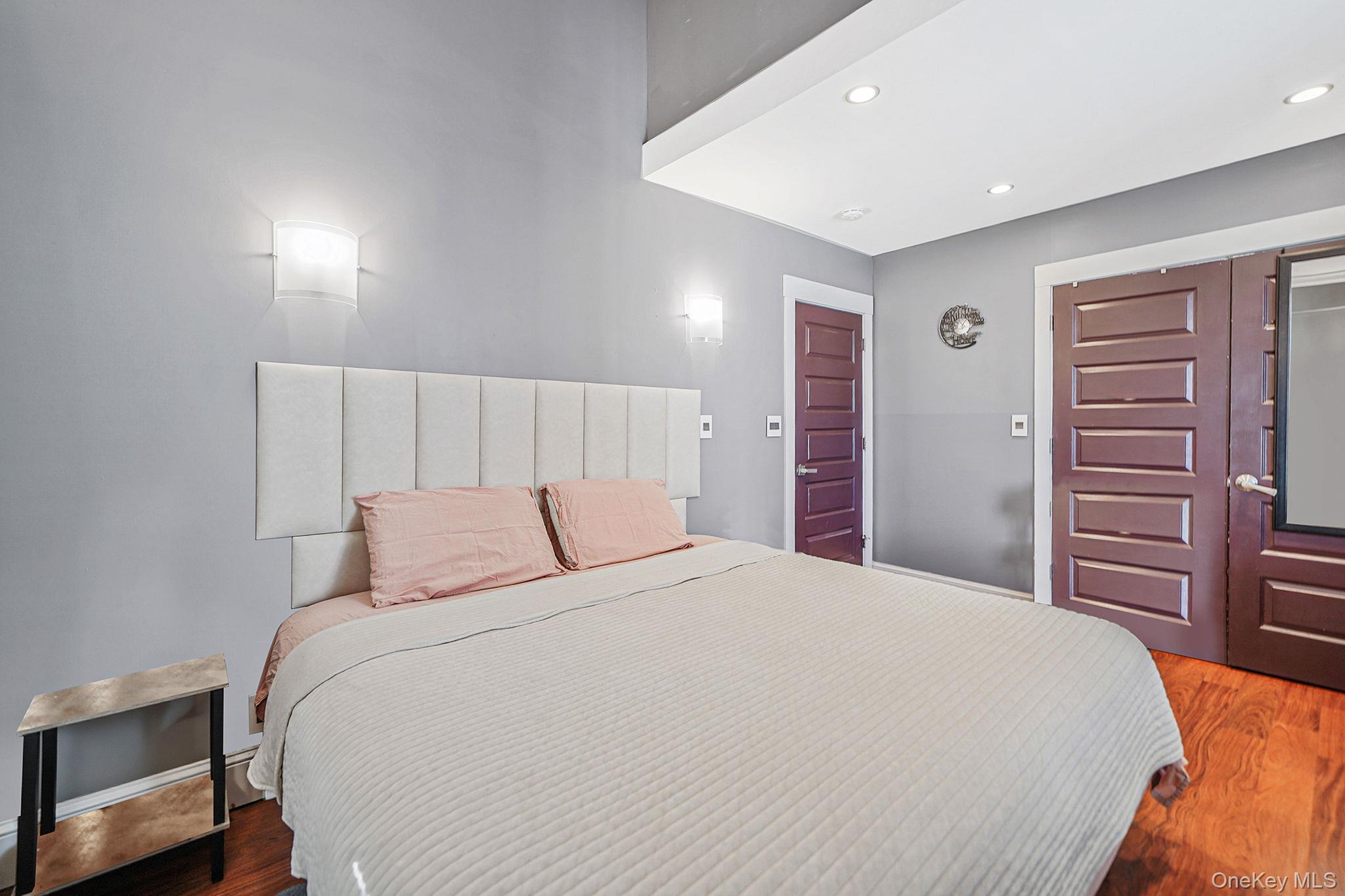 #11 photo, 189 Oak Street, West Hempstead , NY 11552