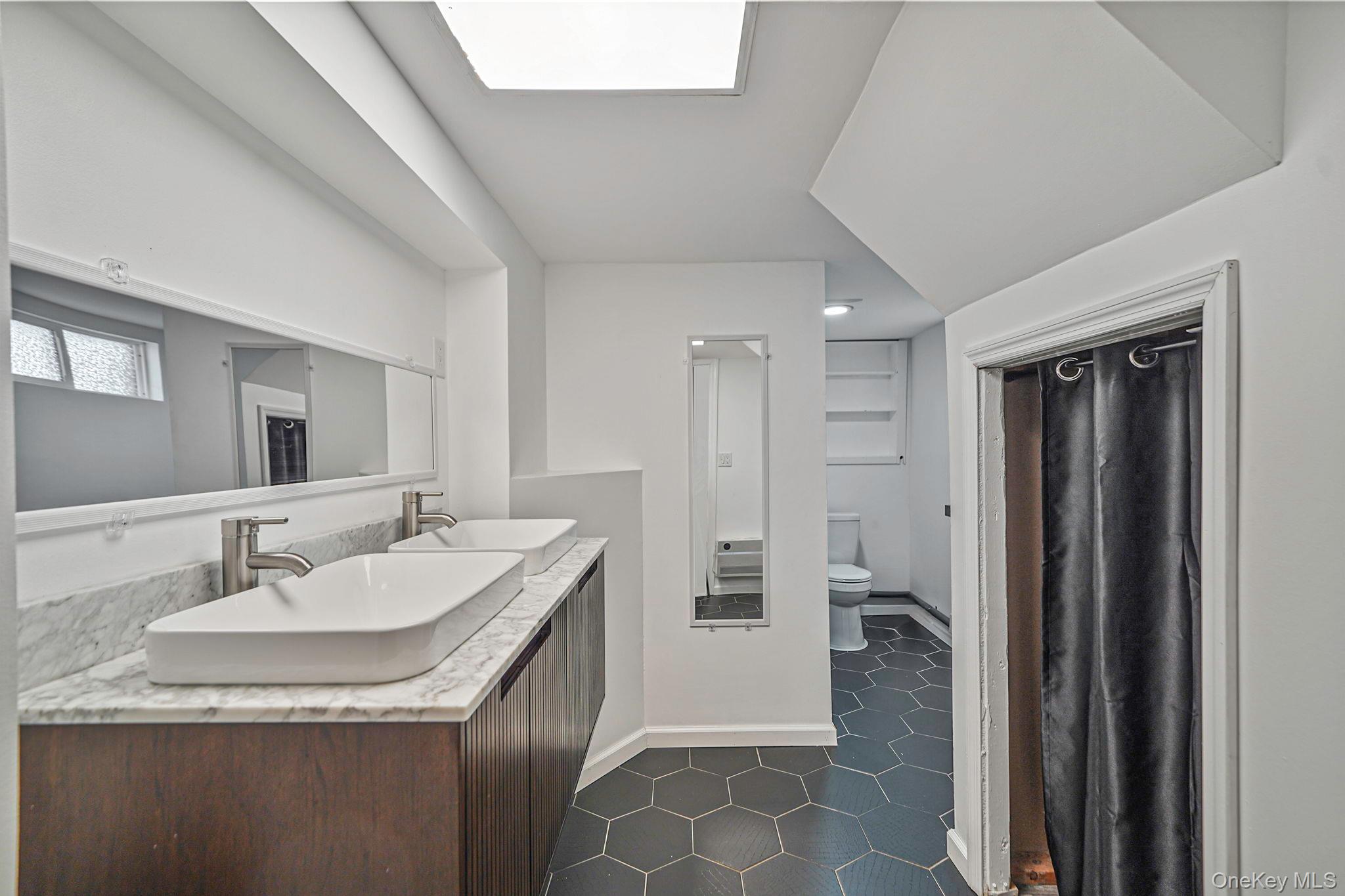 #15 photo, 189 Oak Street, West Hempstead , NY 11552