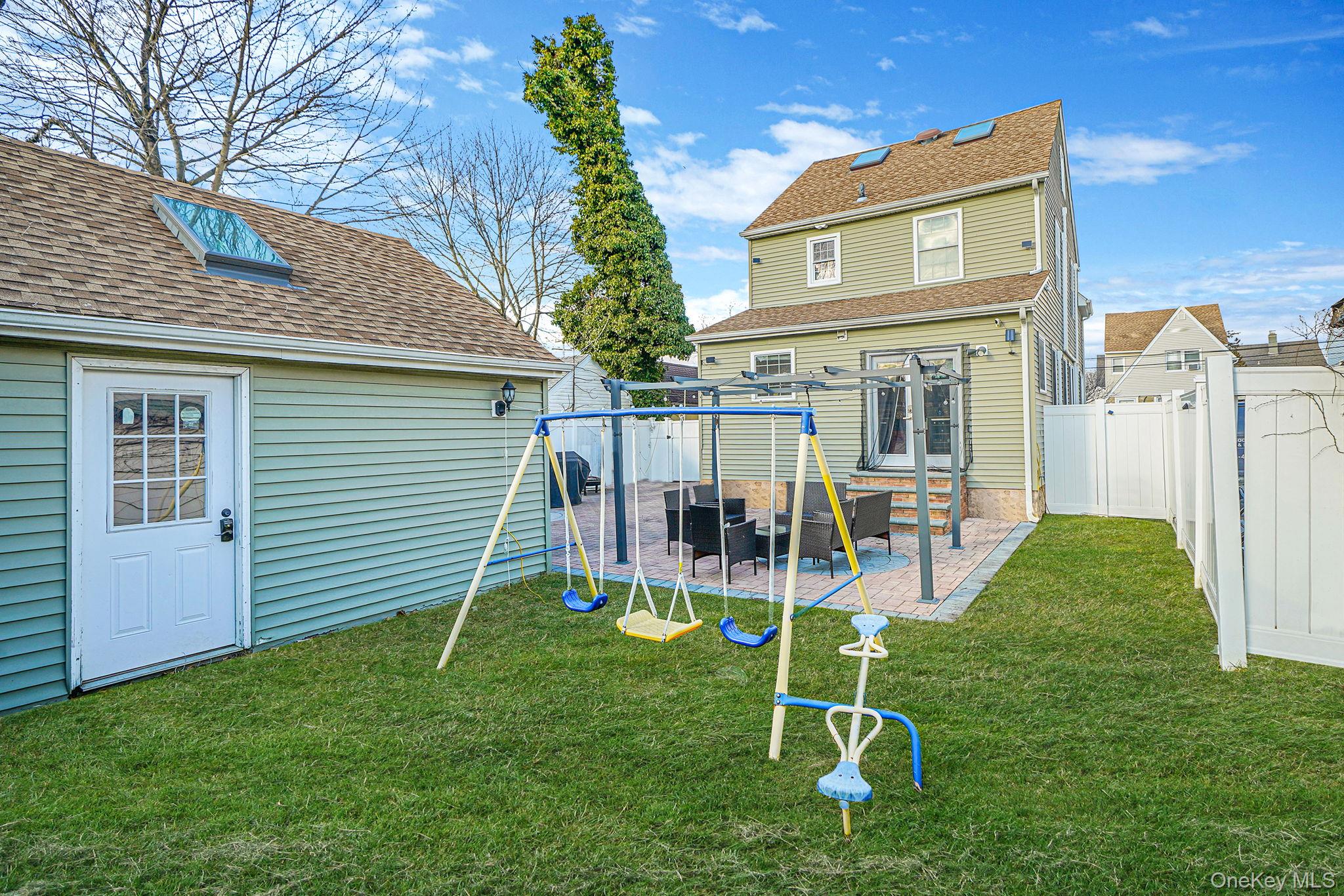 #2 photo, 189 Oak Street, West Hempstead , NY 11552