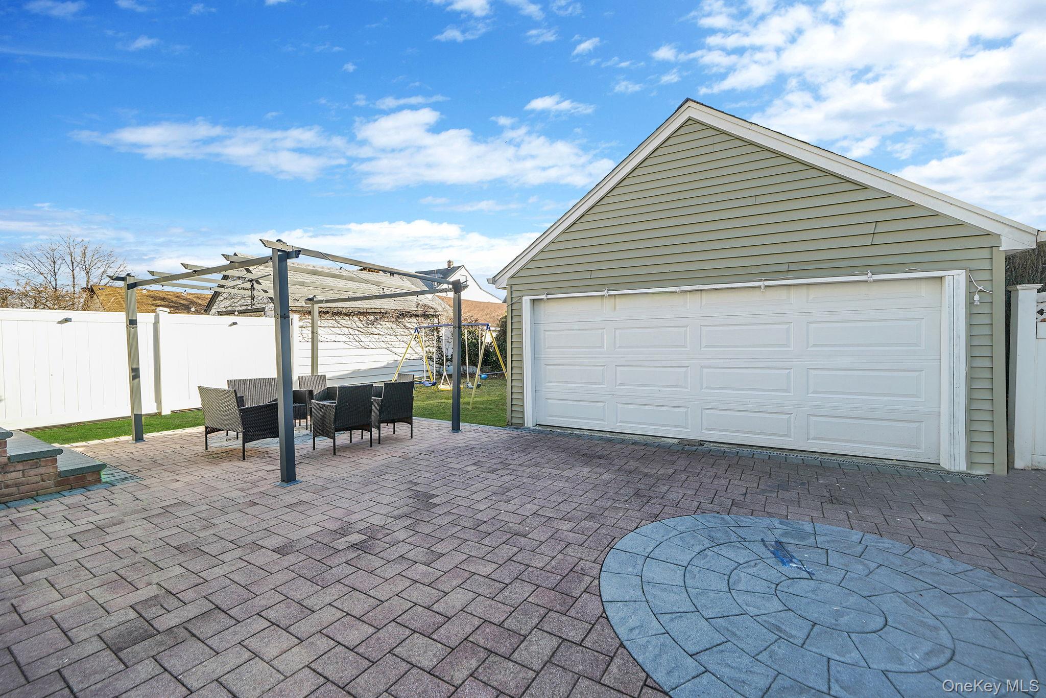 #3 photo, 189 Oak Street, West Hempstead , NY 11552