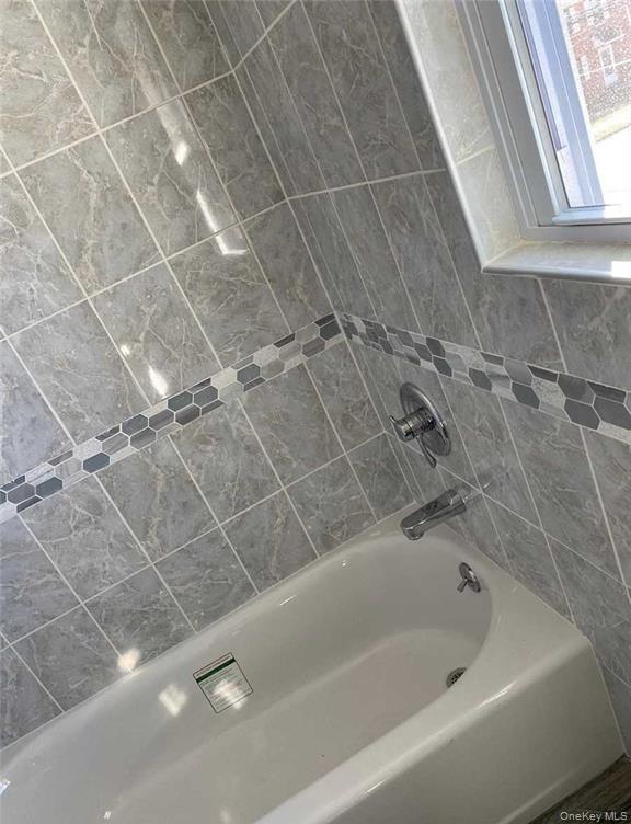 #13 photo, 47 Gladys Avenue, 롱 아일랜드 Hempstead , NY 11550