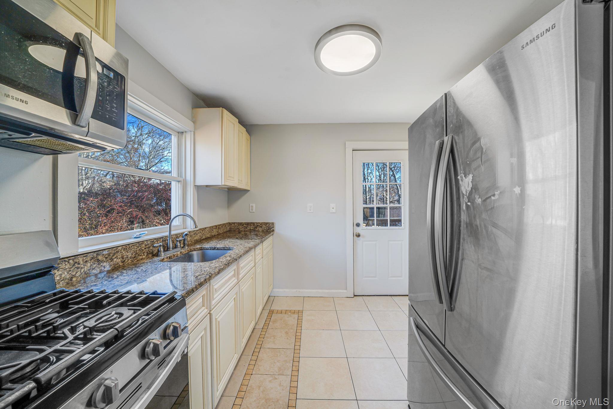 #17 photo, 476 Revilo Avenue, Shirley , NY 11967