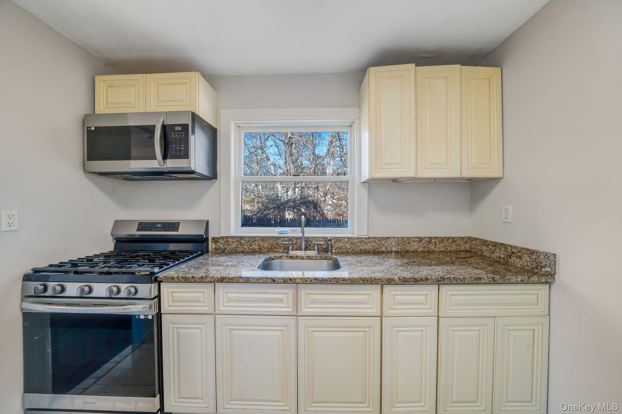 #18 photo, 476 Revilo Avenue, Shirley , NY 11967