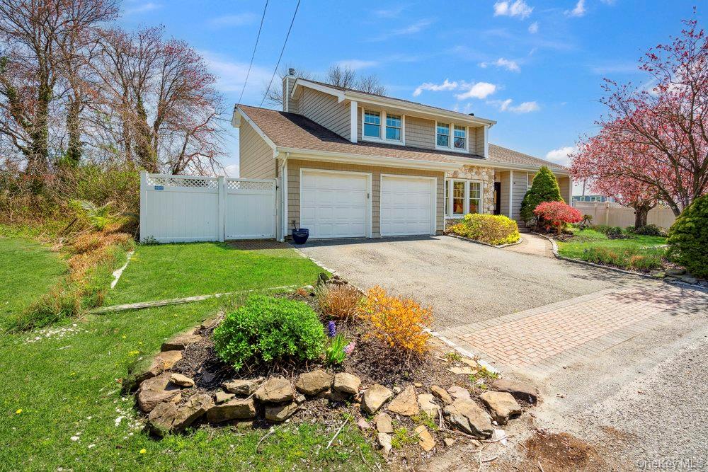 #1 photo, 30 Consuelo Place, Саффолк ‖ Oakdale , NY 11769