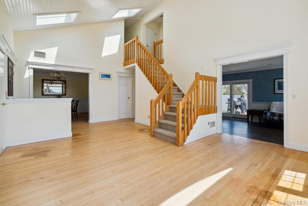 #2 photo, 30 Consuelo Place, Саффолк ‖ Oakdale , NY 11769