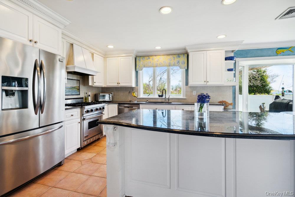 #4 photo, 30 Consuelo Place, Саффолк ‖ Oakdale , NY 11769