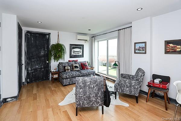 #5 photo, 6334 Fresh Pond Road, कुईंस Ridgewood , NY 11385