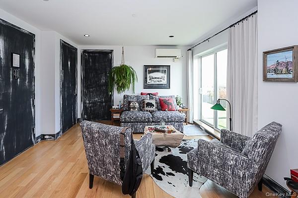 #6 photo, 6334 Fresh Pond Road, कुईंस Ridgewood , NY 11385