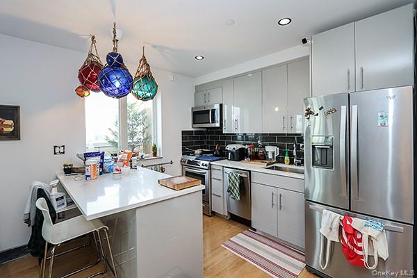 #9 photo, 6334 Fresh Pond Road, कुईंस Ridgewood , NY 11385