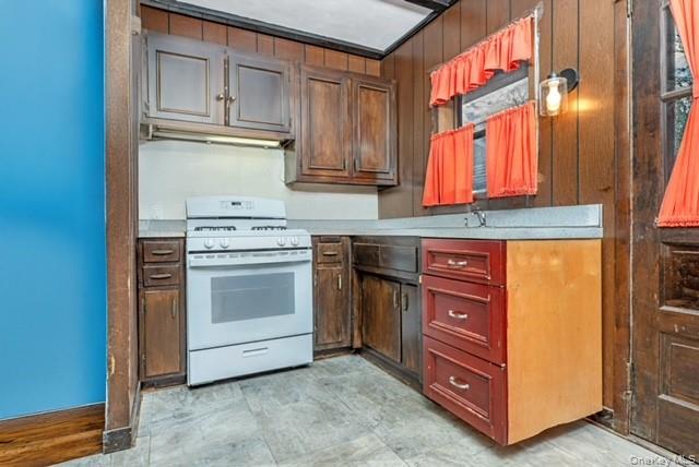 #2 photo, 84 Bay Avenue, Hicksville , NY 11801