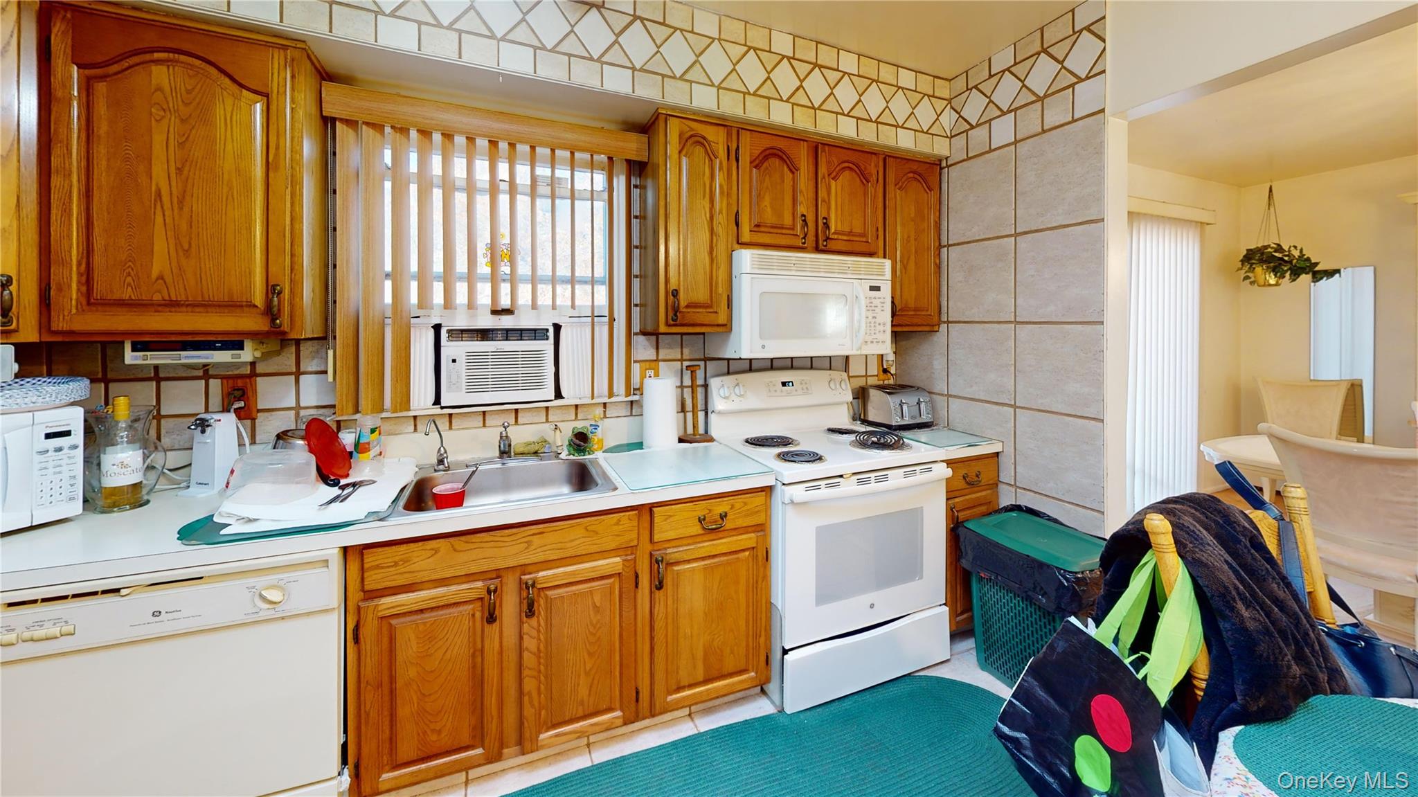 #2 photo, 15 Amityville Street, سوفولك Islip Terrace , NY 11752