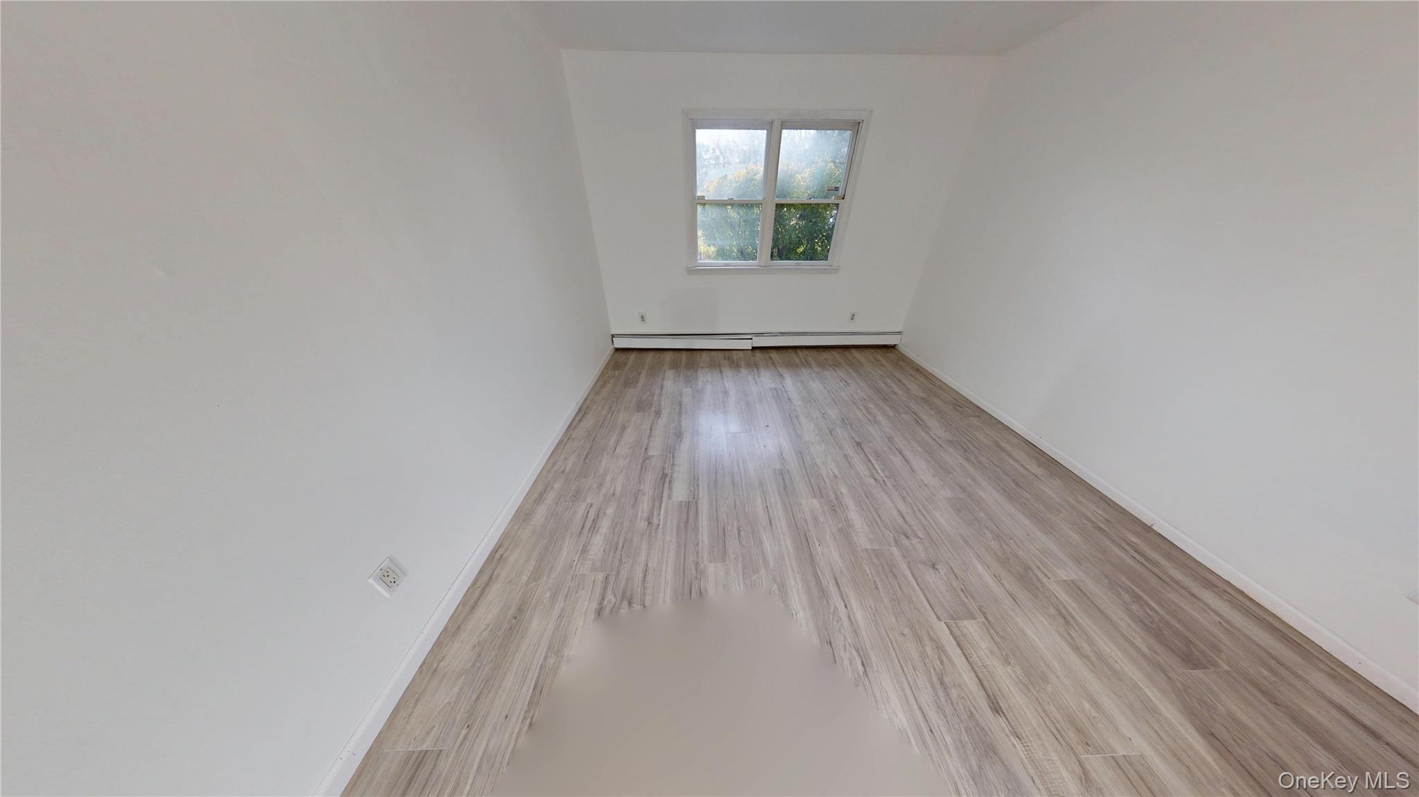 #7 photo, 15 Amityville Street, سوفولك Islip Terrace , NY 11752