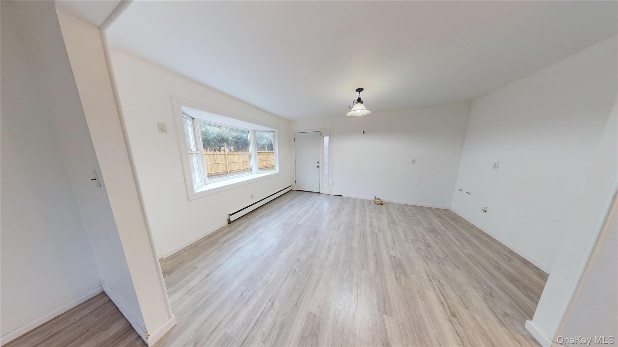 #8 photo, 15 Amityville Street, سوفولك Islip Terrace , NY 11752