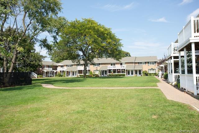 #1 photo, 16 Saxon Avenue, سوفولك Bay Shore , NY 11706