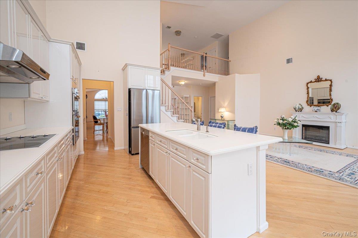 #14 photo, 205 Windwatch Drive, Саффолк ‖ Hauppauge , NY 11788