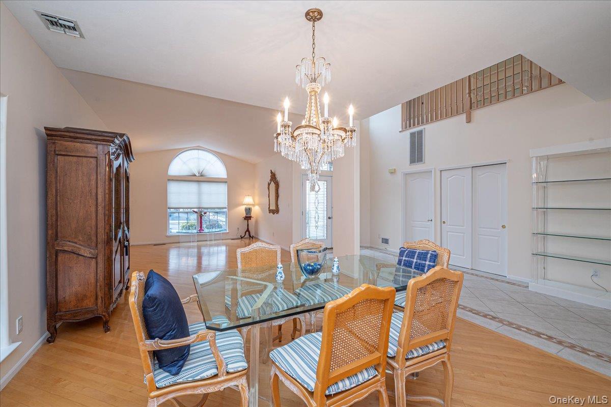 #19 photo, 205 Windwatch Drive, Саффолк ‖ Hauppauge , NY 11788