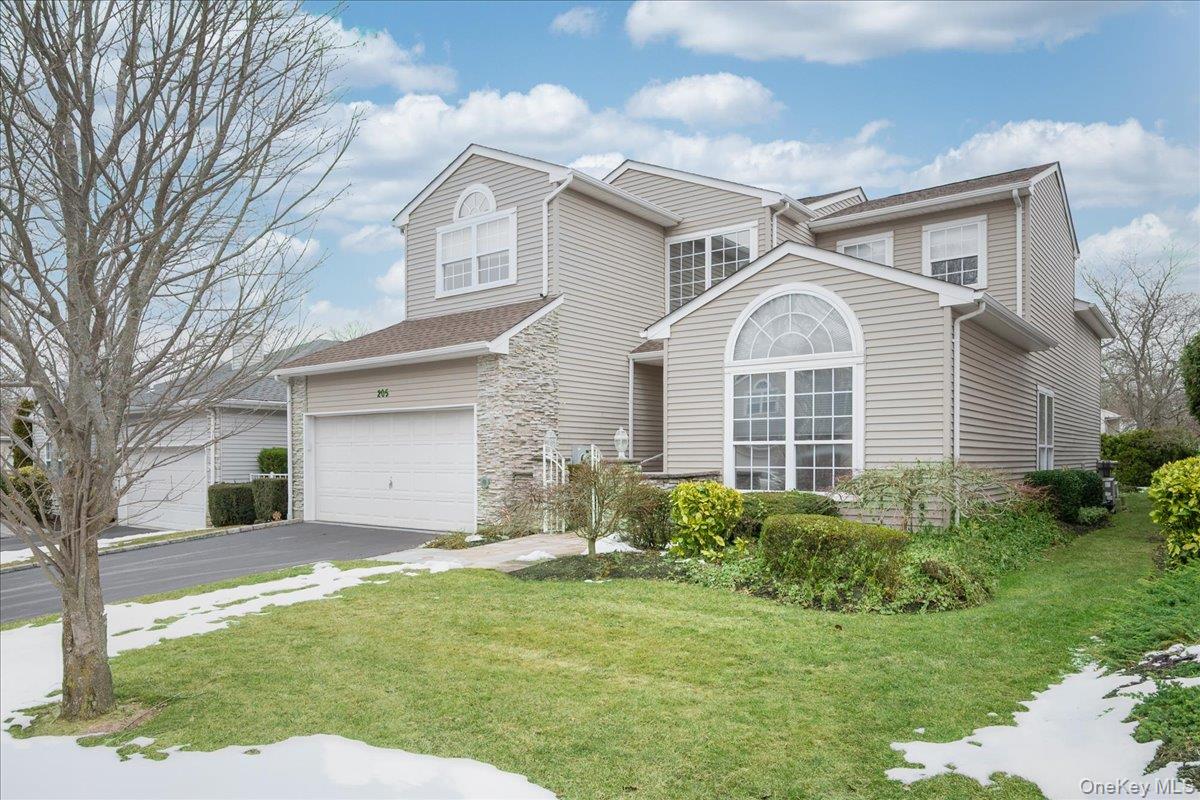 #2 photo, 205 Windwatch Drive, Саффолк ‖ Hauppauge , NY 11788