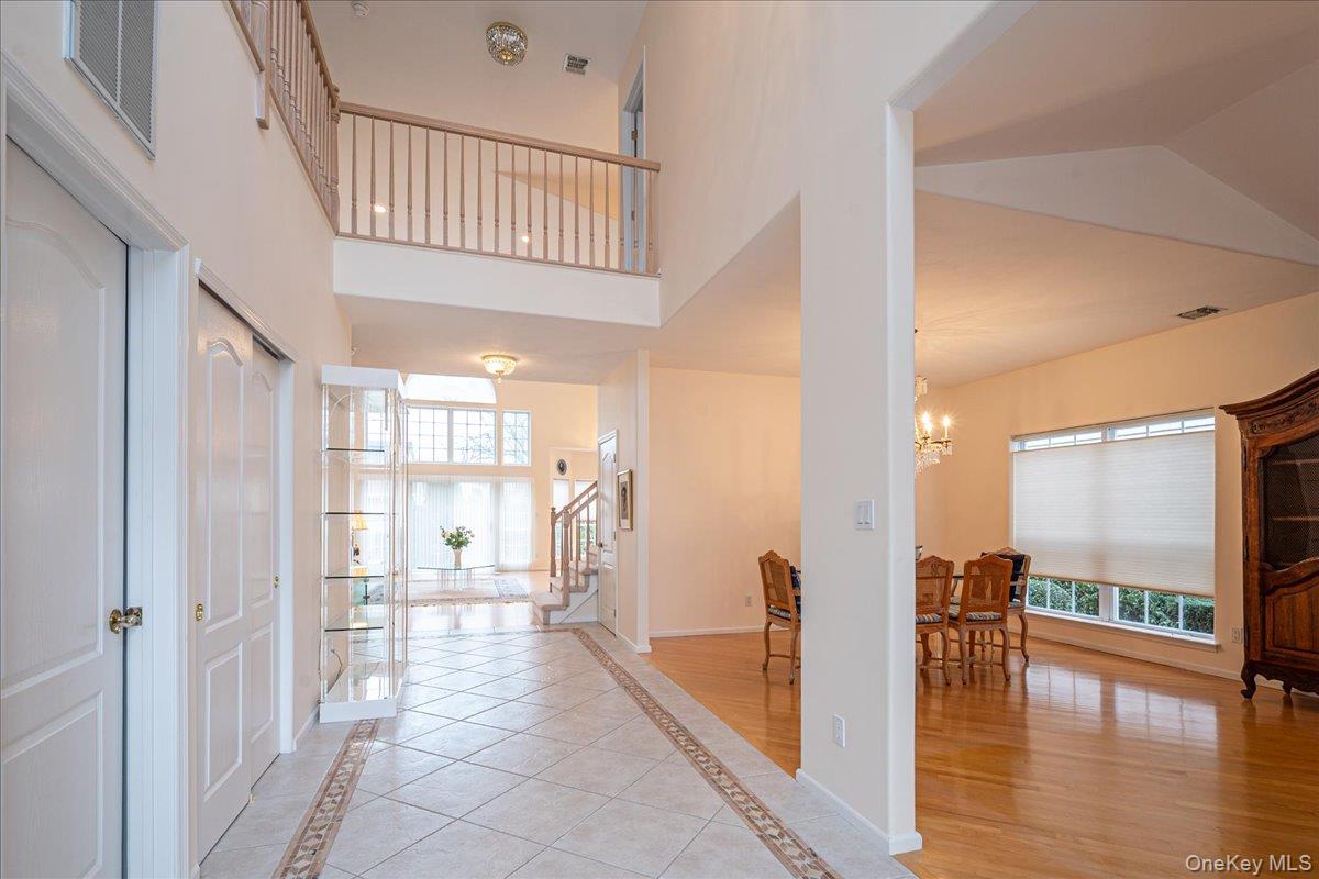 #4 photo, 205 Windwatch Drive, Саффолк ‖ Hauppauge , NY 11788