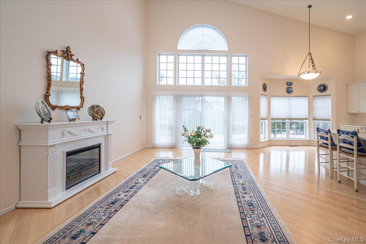 #6 photo, 205 Windwatch Drive, Саффолк ‖ Hauppauge , NY 11788