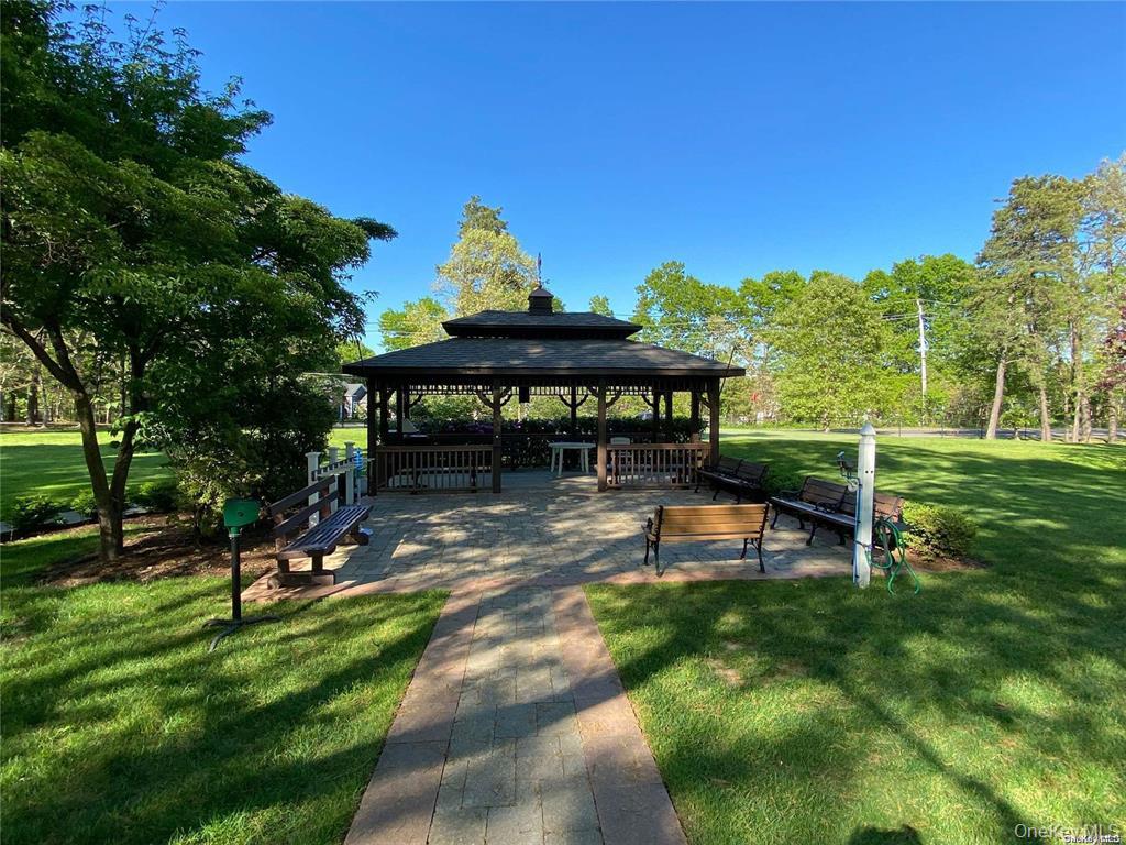 #12 photo, 274 Berwick Court, Саффолк ‖ Ridge , NY 11961