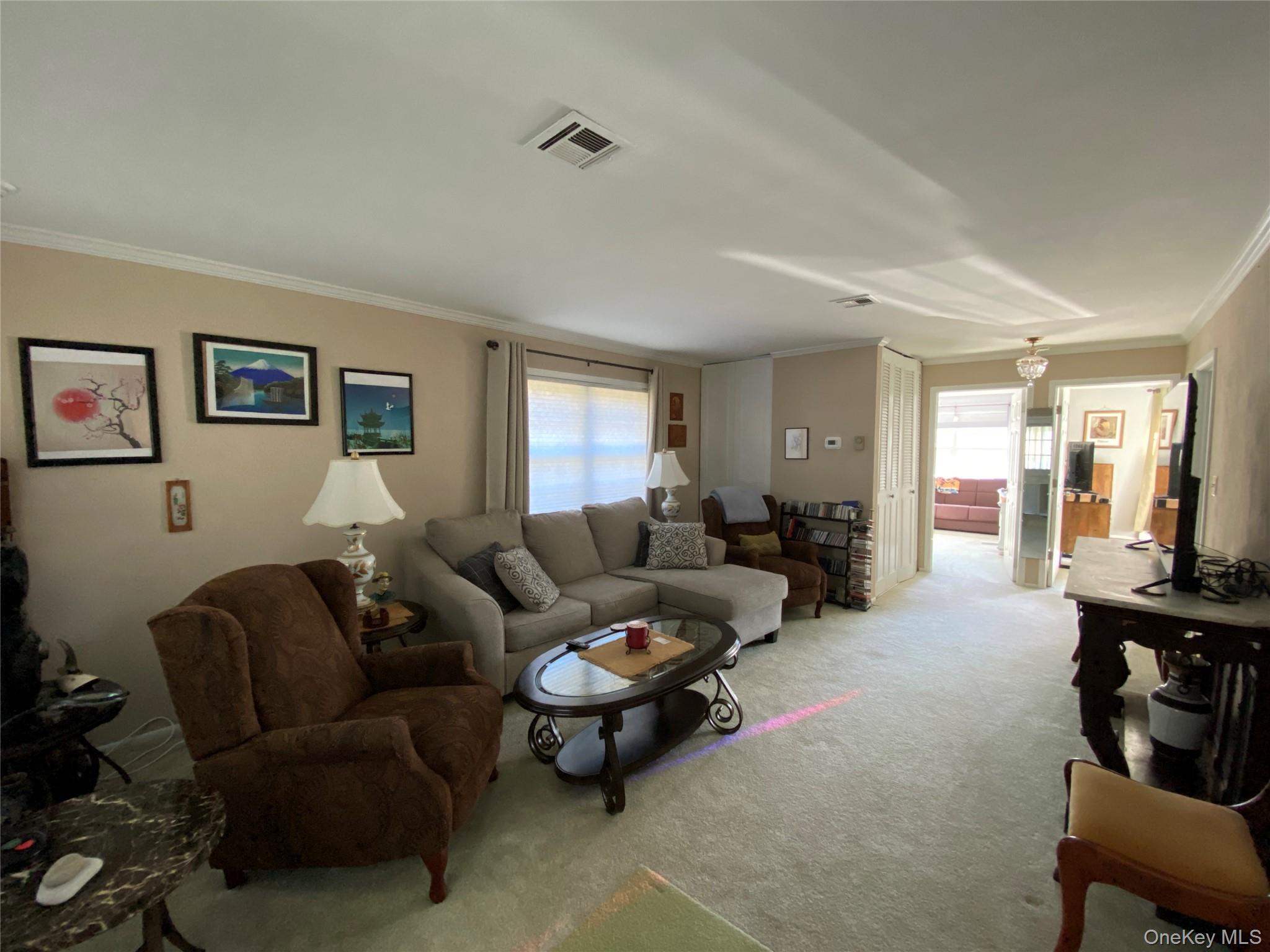 #14 photo, 274 Berwick Court, Саффолк ‖ Ridge , NY 11961