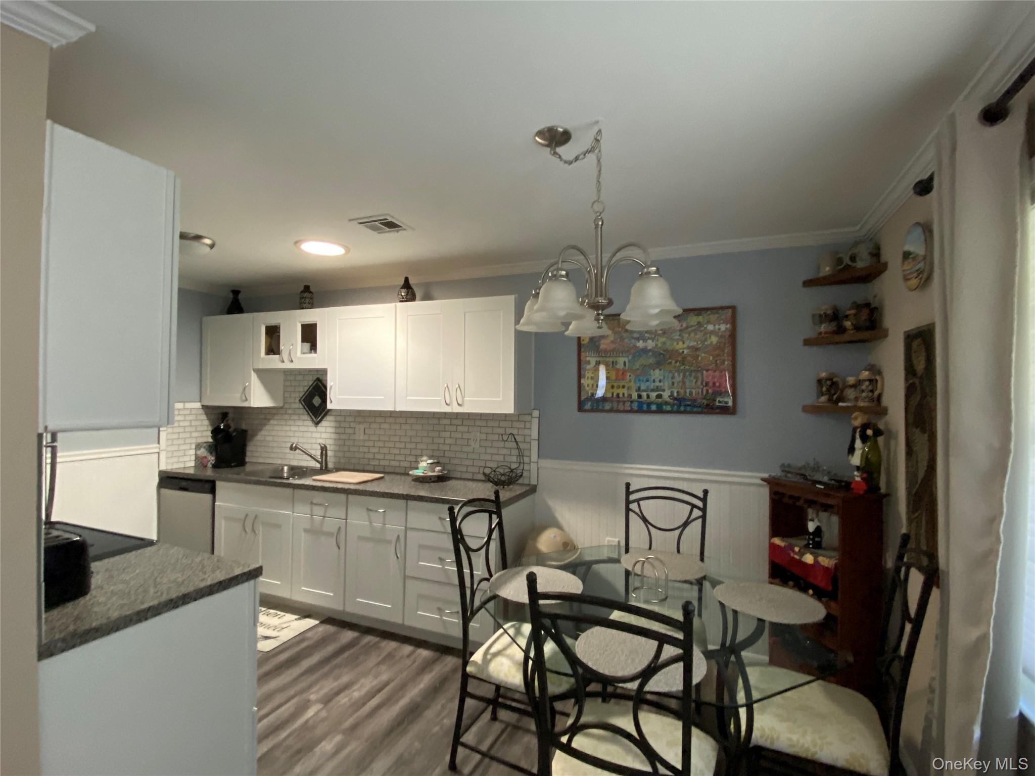 #15 photo, 274 Berwick Court, Саффолк ‖ Ridge , NY 11961