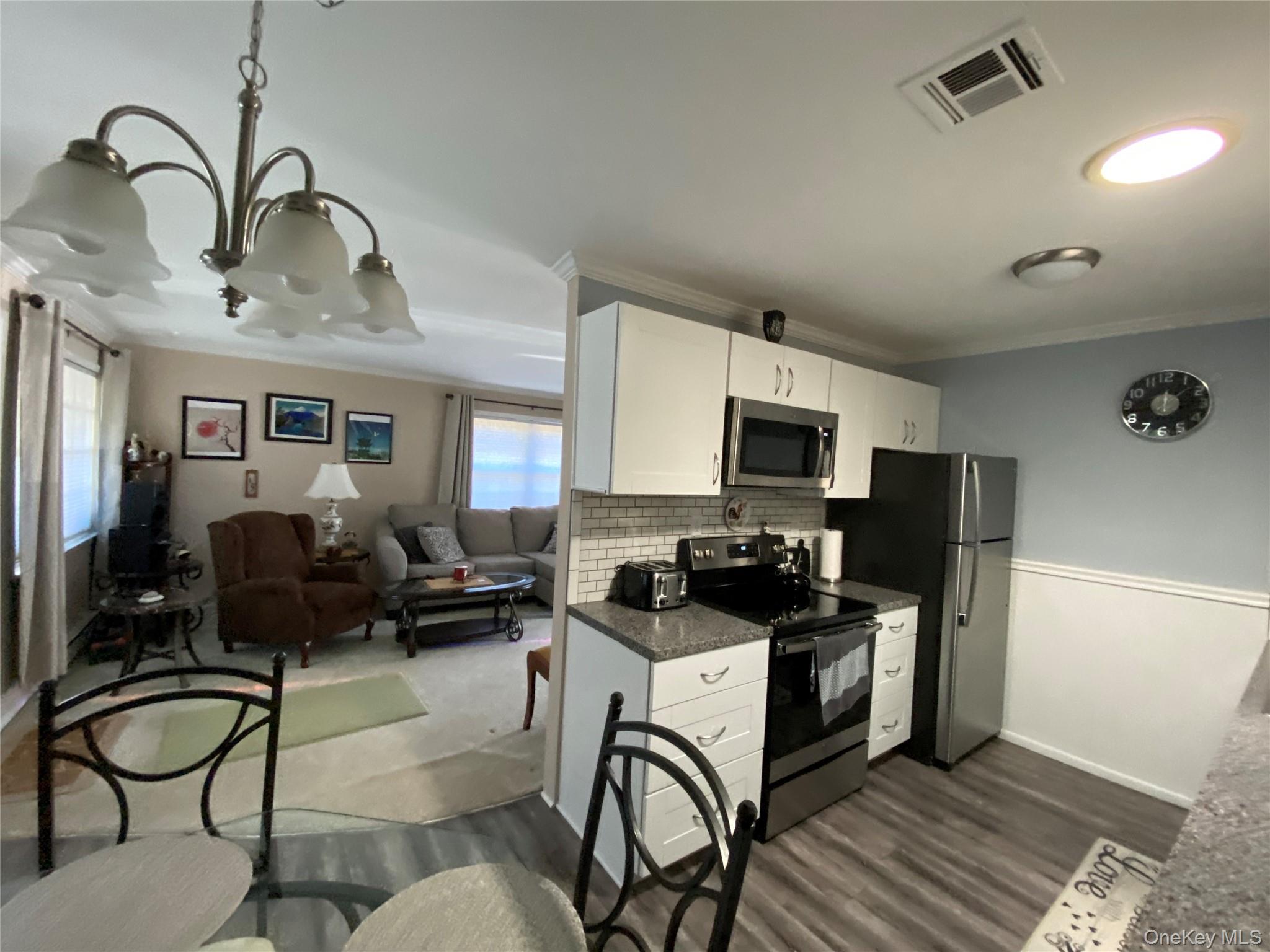 #16 photo, 274 Berwick Court, Саффолк ‖ Ridge , NY 11961