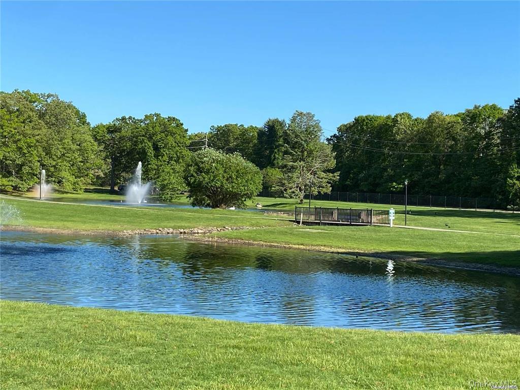 #9 photo, 274 Berwick Court, Саффолк ‖ Ridge , NY 11961