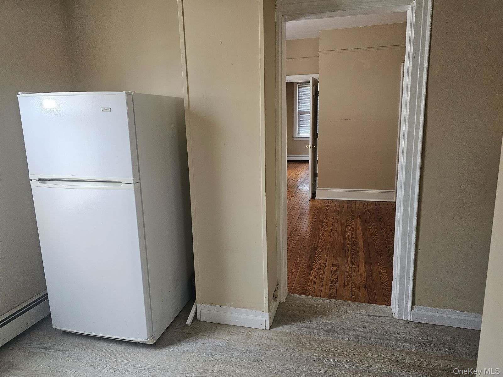 #4 photo, 556 Broadway, Carle Place , NY 11514