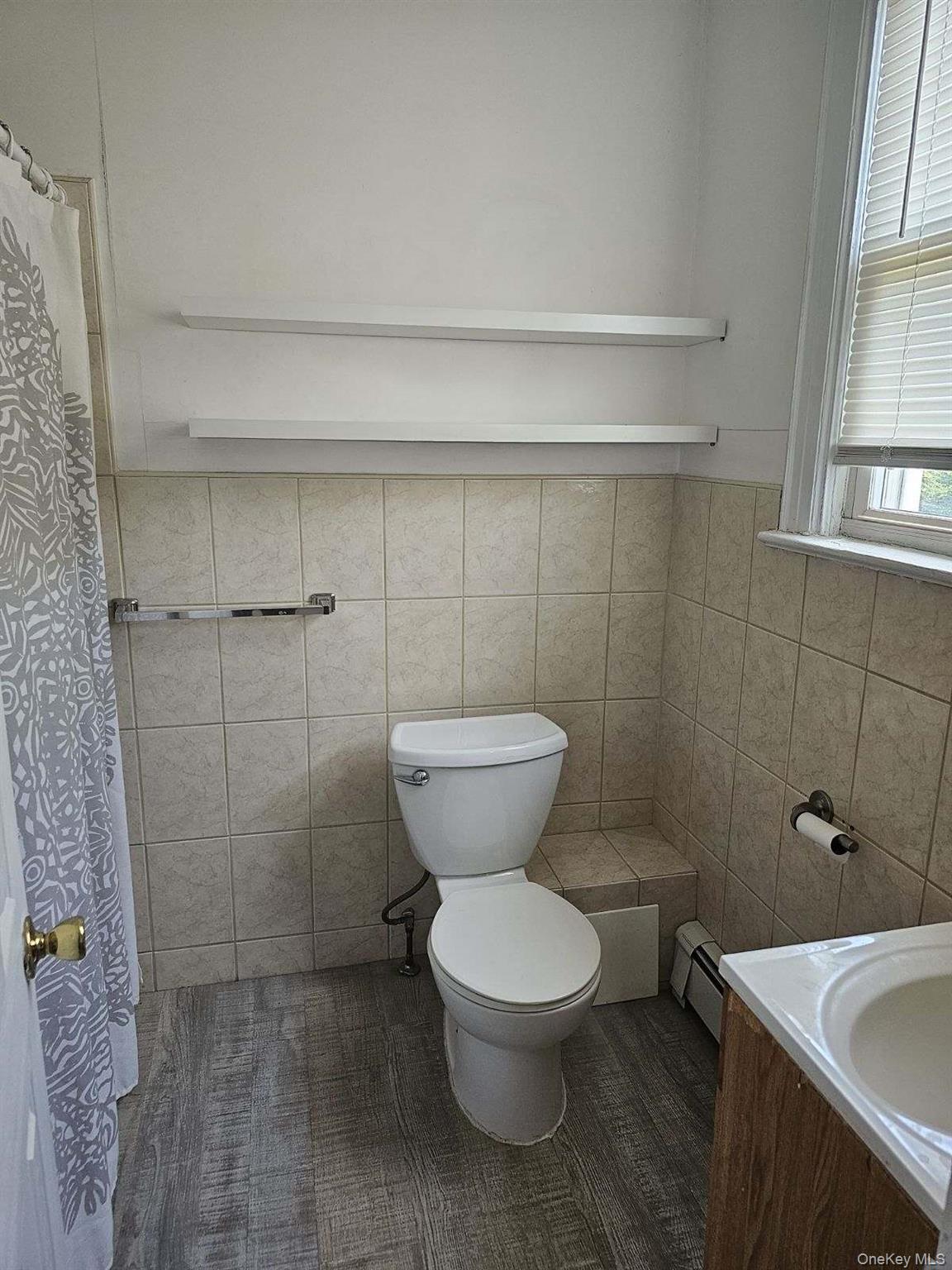 #6 photo, 556 Broadway, Carle Place , NY 11514