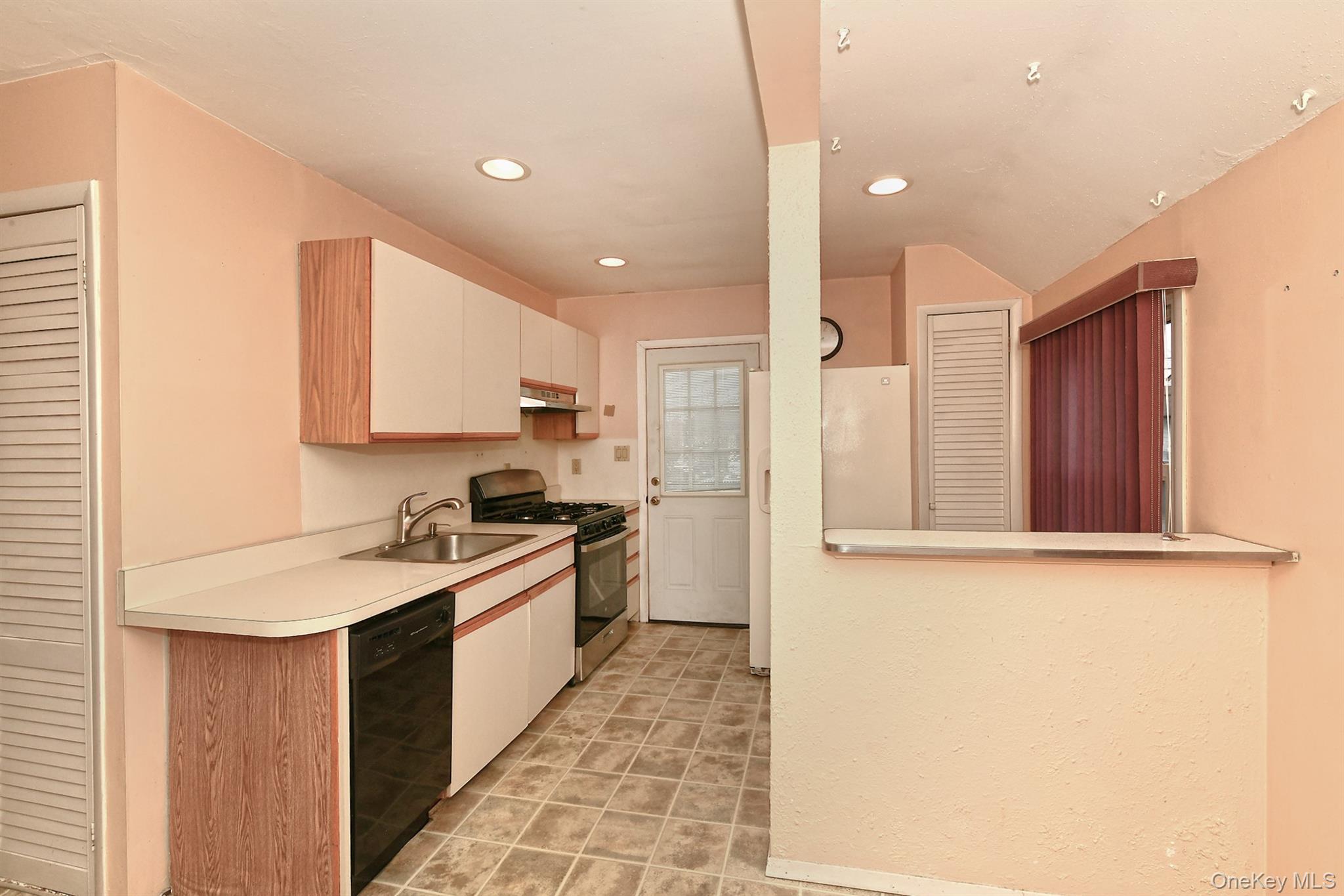 #9 photo, 4 Deepdale Drive, Brentwood , NY 11717