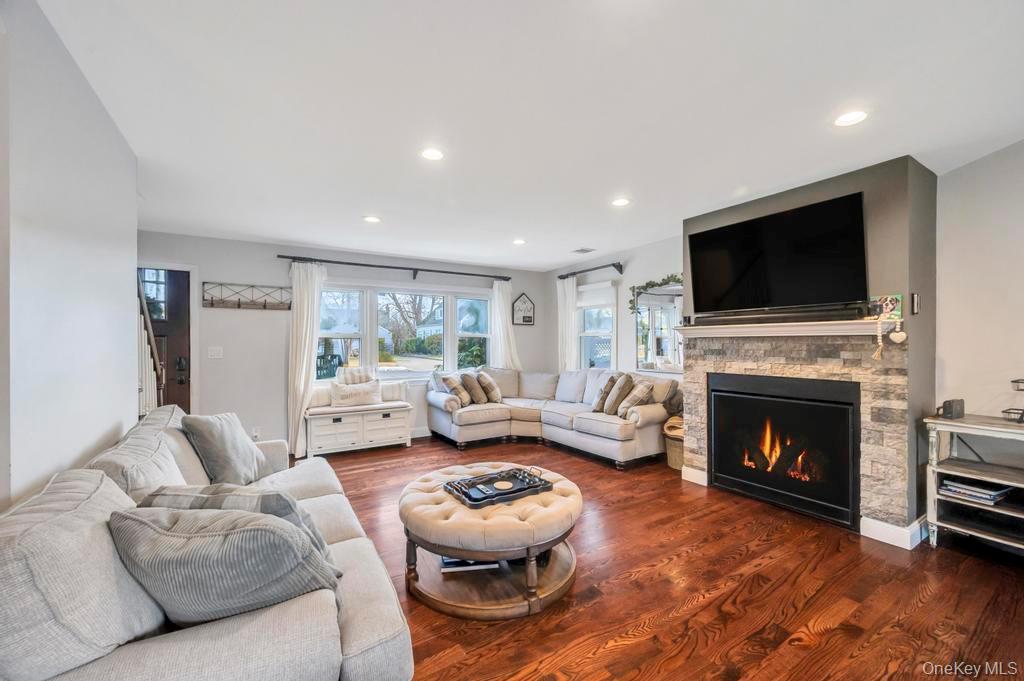 #7 photo, 14 W Chestnut Street, Farmingdale , NY 11735