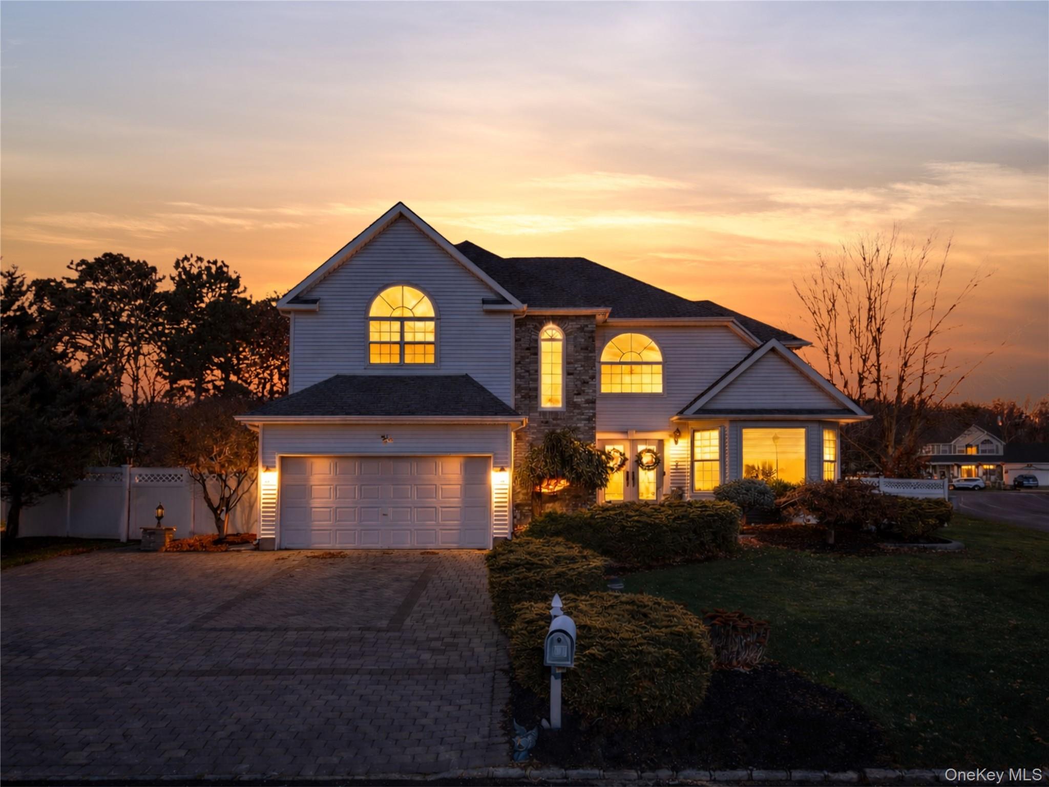 #1 photo, 2 Mayflower Lane, 롱 아일랜드 Holtsville , NY 11742