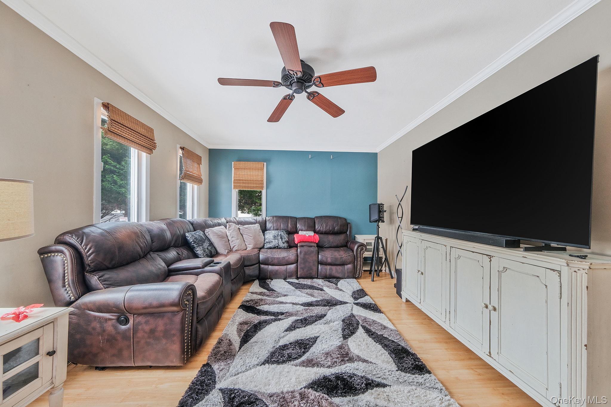 #14 photo, 38 Camille Lane, מחוז סאפוק East Patchogue , NY 11772