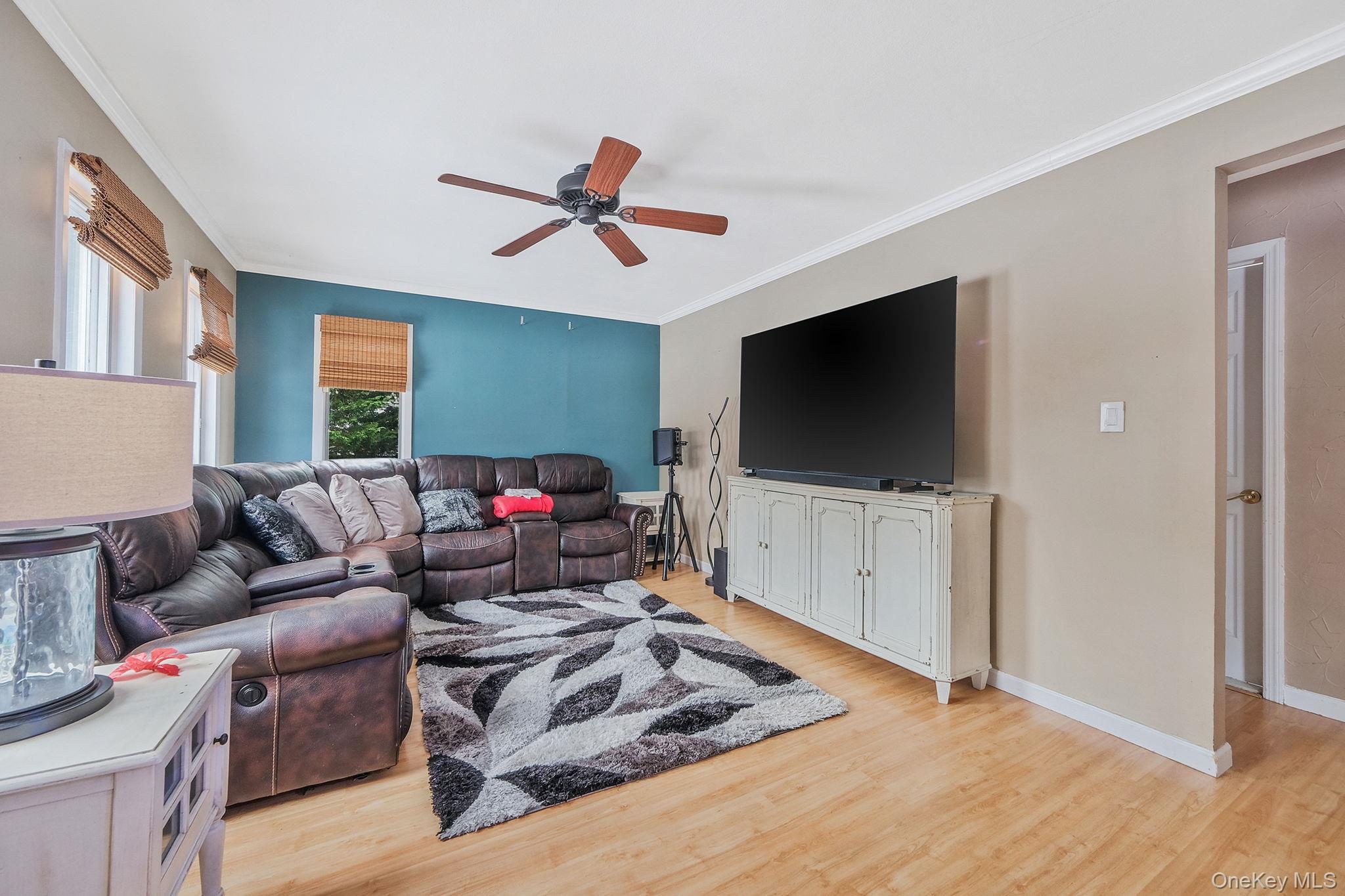 #15 photo, 38 Camille Lane, מחוז סאפוק East Patchogue , NY 11772