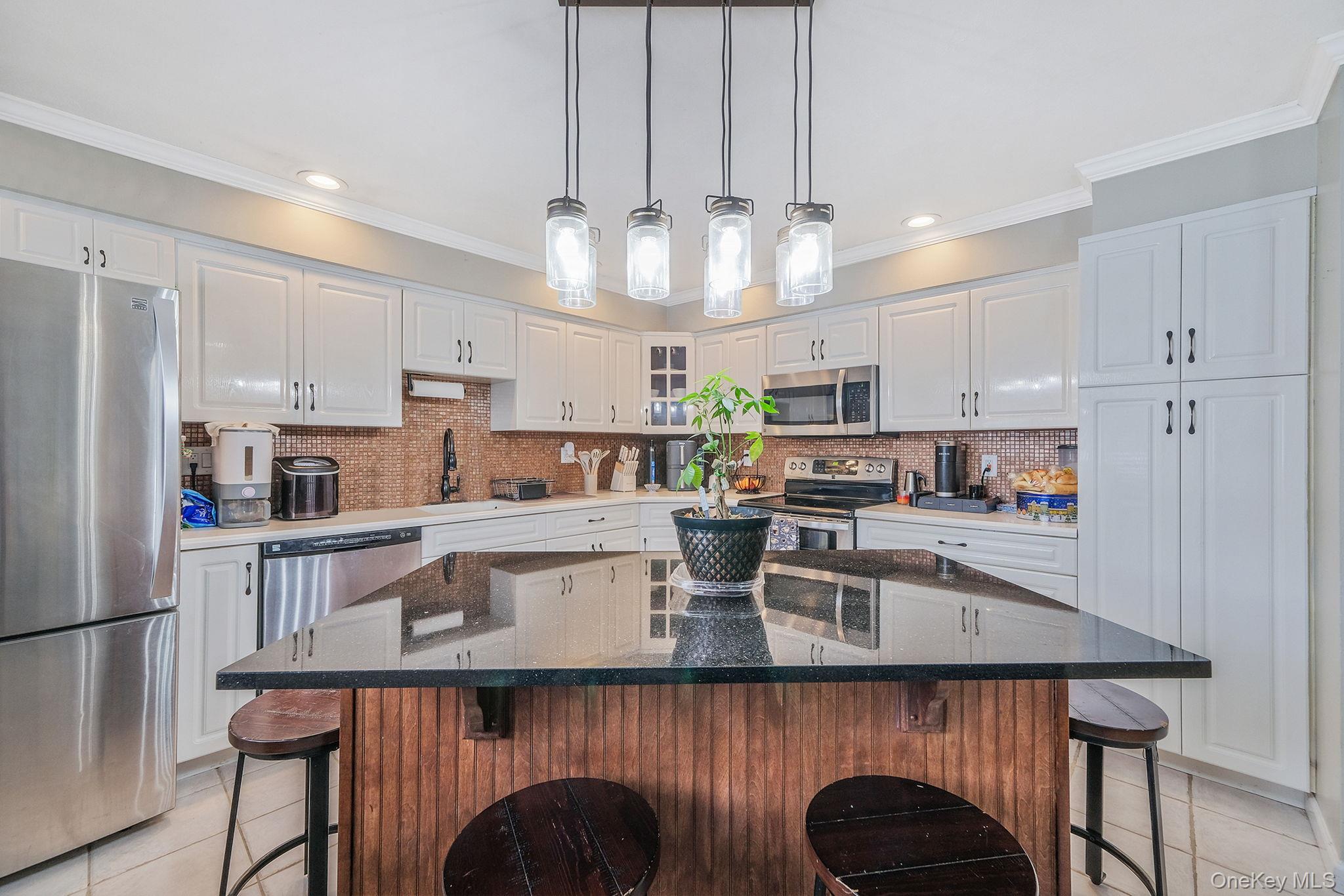 #7 photo, 38 Camille Lane, מחוז סאפוק East Patchogue , NY 11772