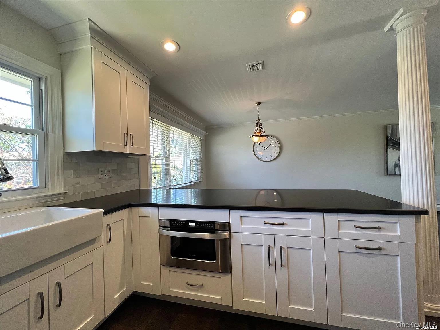 #1 photo, 1 Cliftwood Drive, Саффолк ‖ Huntington , NY 11743