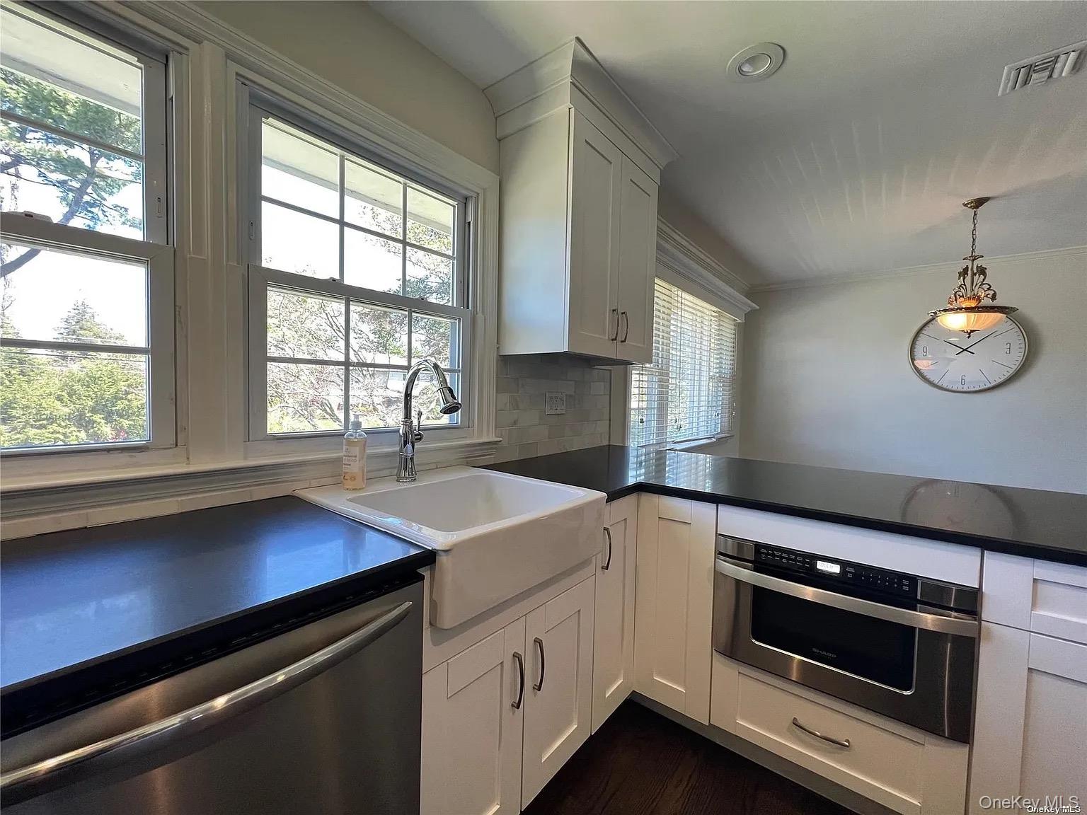 #3 photo, 1 Cliftwood Drive, Саффолк ‖ Huntington , NY 11743