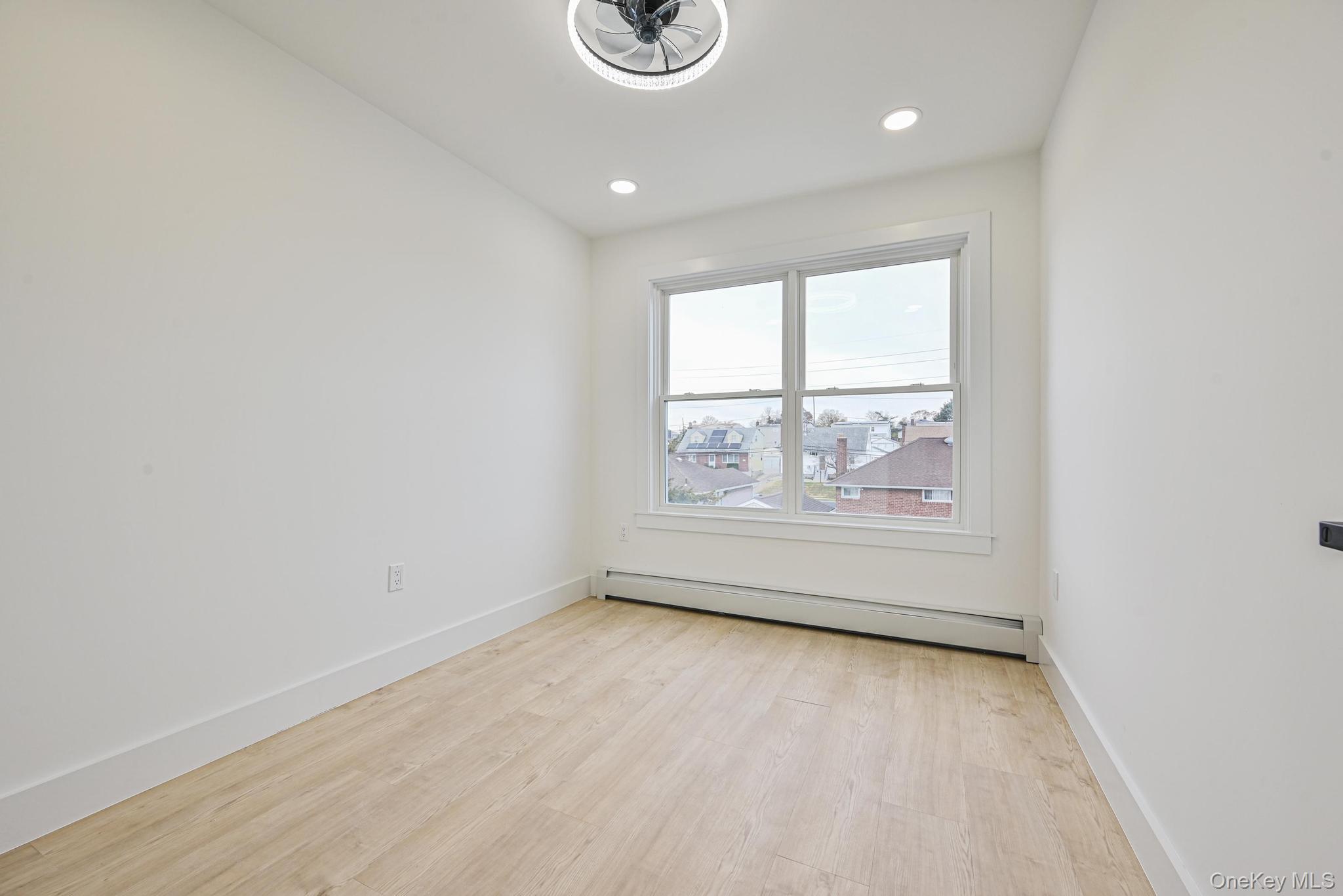 #14 photo, 44 Catherine Avenue, नासाउ काउंटी Franklin Square , NY 11010