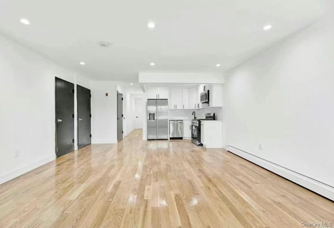 #2 photo, 72-31 Hillmeyer Avenue, कुईंस Arverne , NY 11692