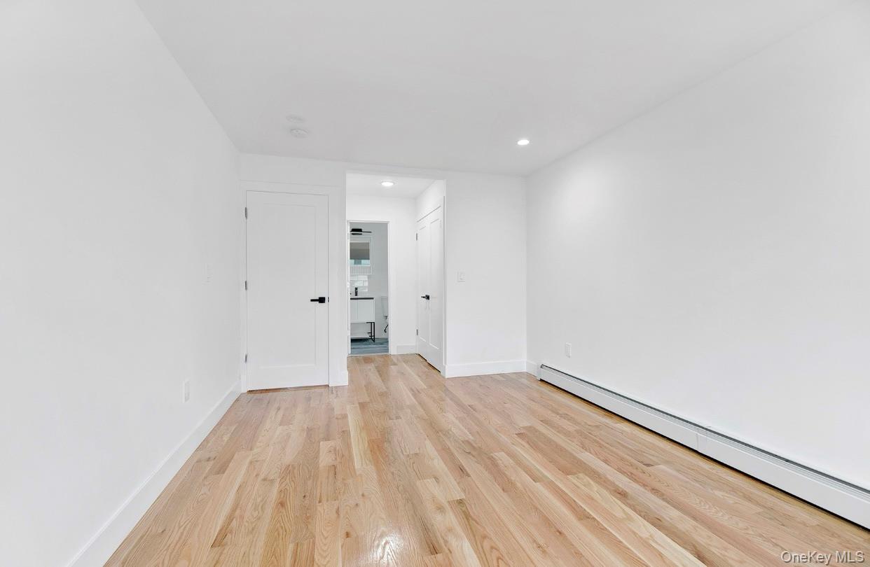 #3 photo, 72-31 Hillmeyer Avenue, कुईंस Arverne , NY 11692