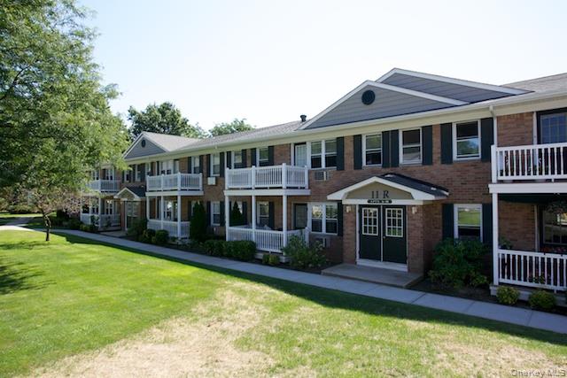 #1 photo, 1355 Roanoke Avenue, سوفولك Riverhead , NY 11901