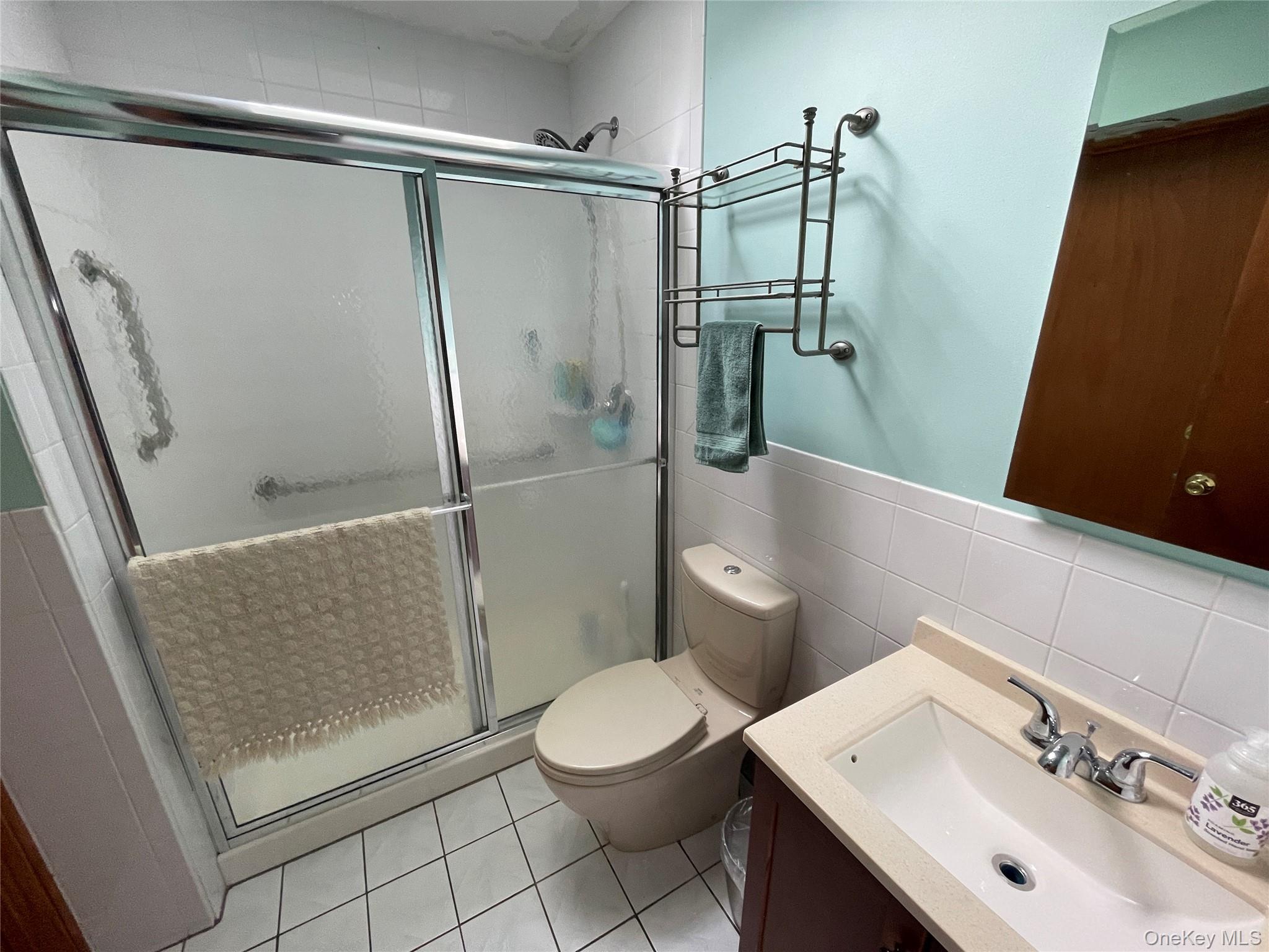 #15 photo, 413 37th Street, מחוז סאפוק Lindenhurst , NY 11757