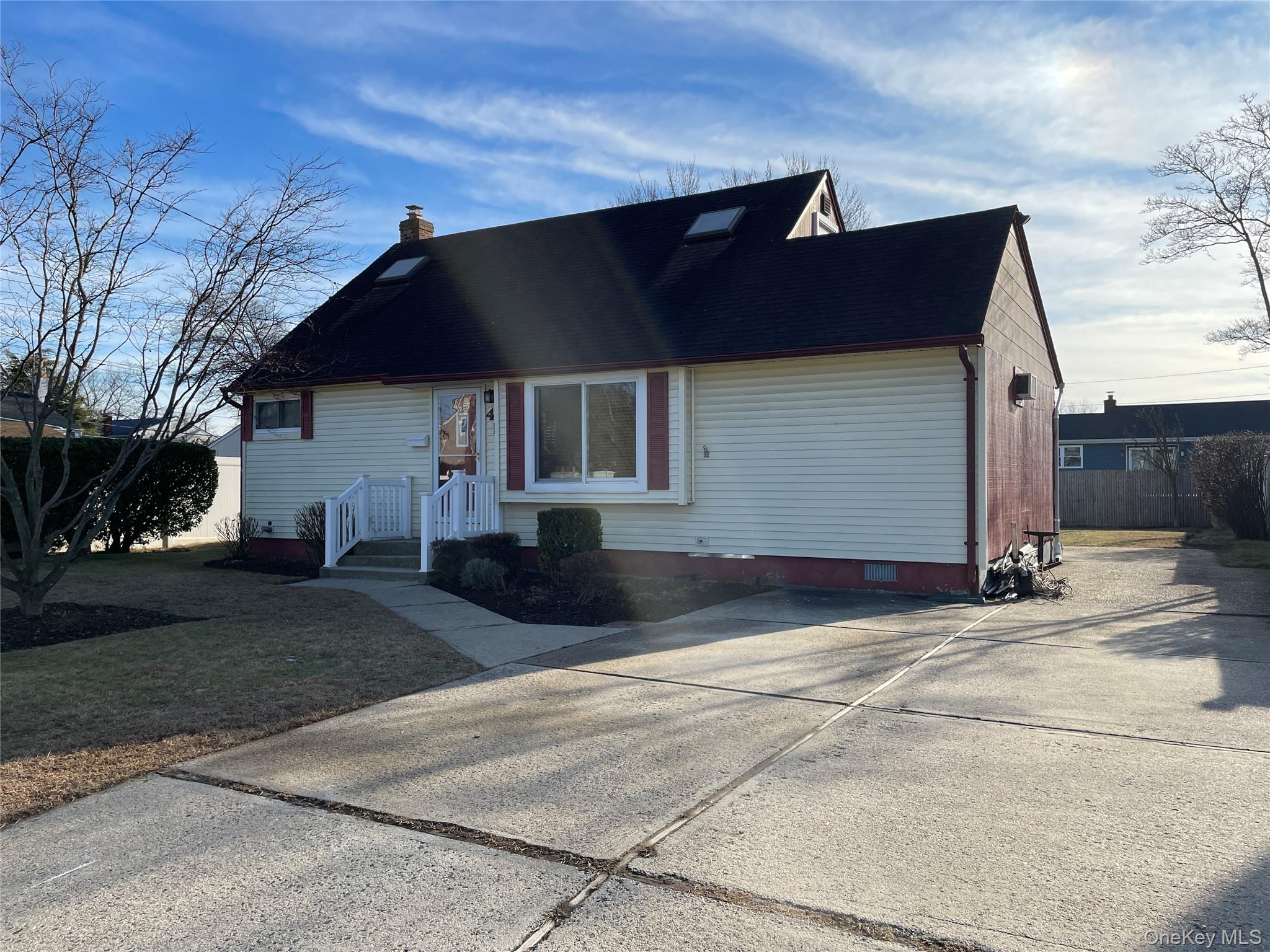 #2 photo, 413 37th Street, מחוז סאפוק Lindenhurst , NY 11757