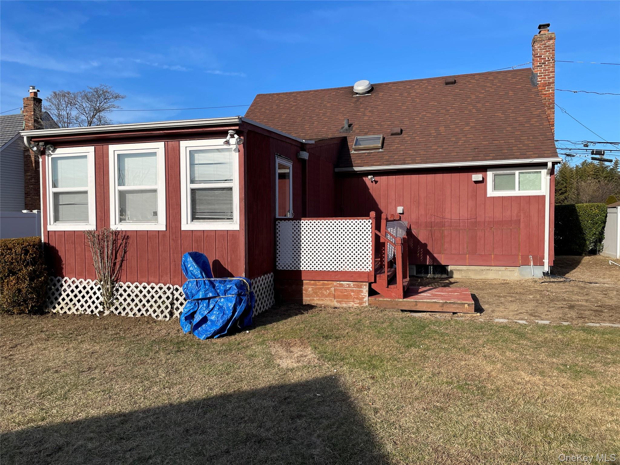 #20 photo, 413 37th Street, מחוז סאפוק Lindenhurst , NY 11757